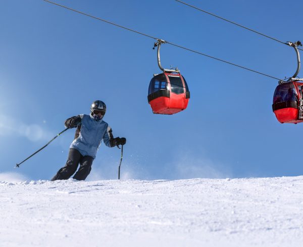 La polizza per sciare diventa obbligatoria, ma c’è una scelta più conveniente